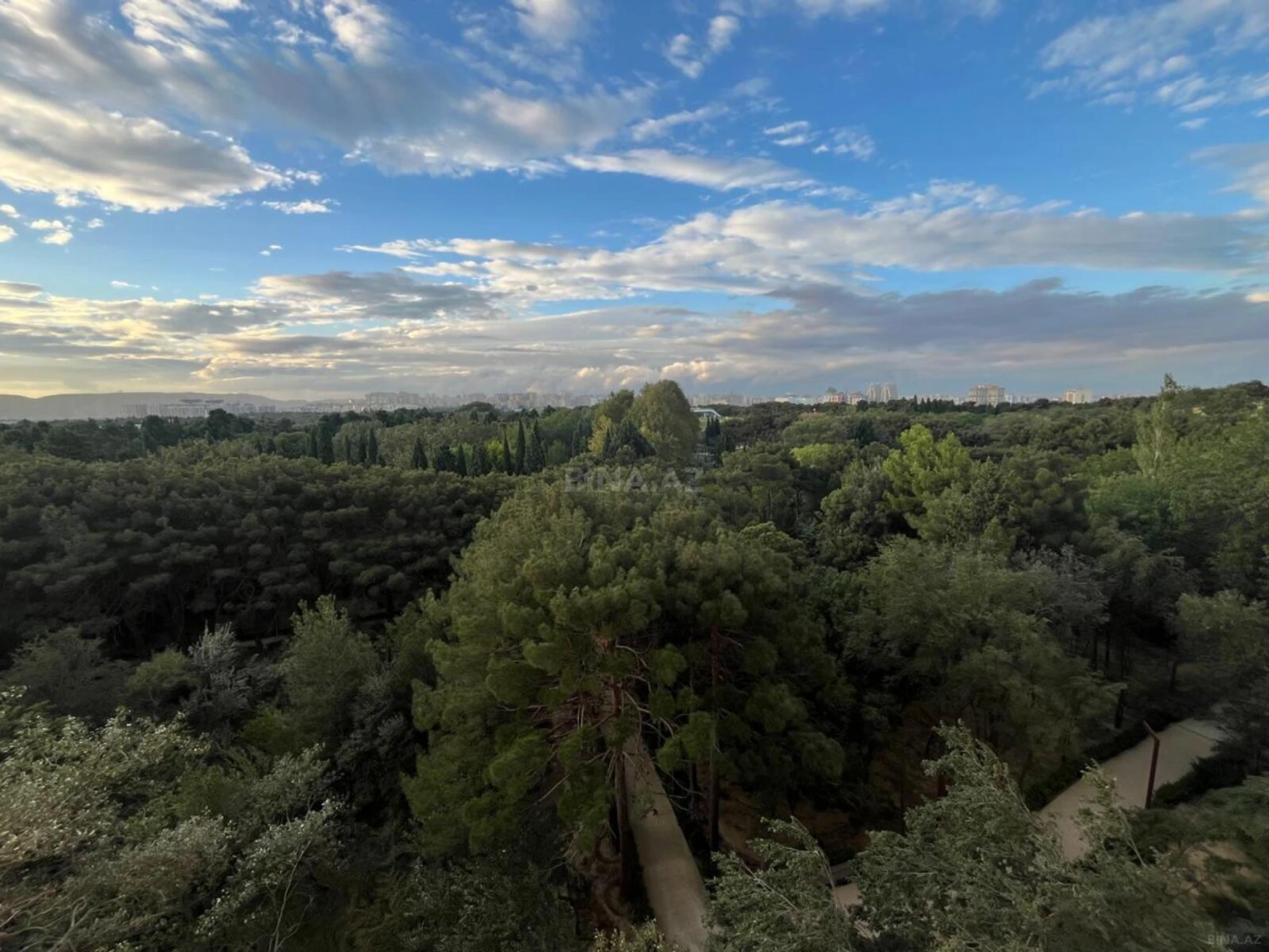 Satılır 3 otaqlı mənzil 136 m²