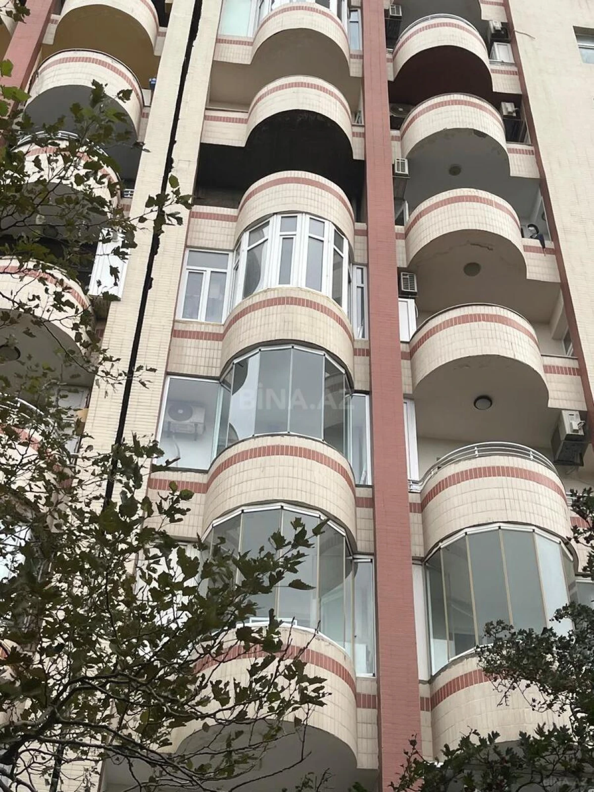 Satılır 3 otaqlı mənzil 136 m²