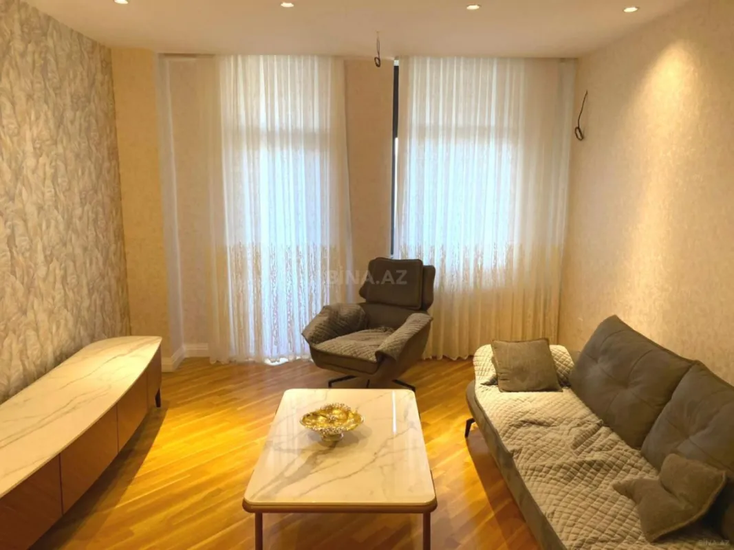 Satılır 3 otaqlı mənzil 110 m²