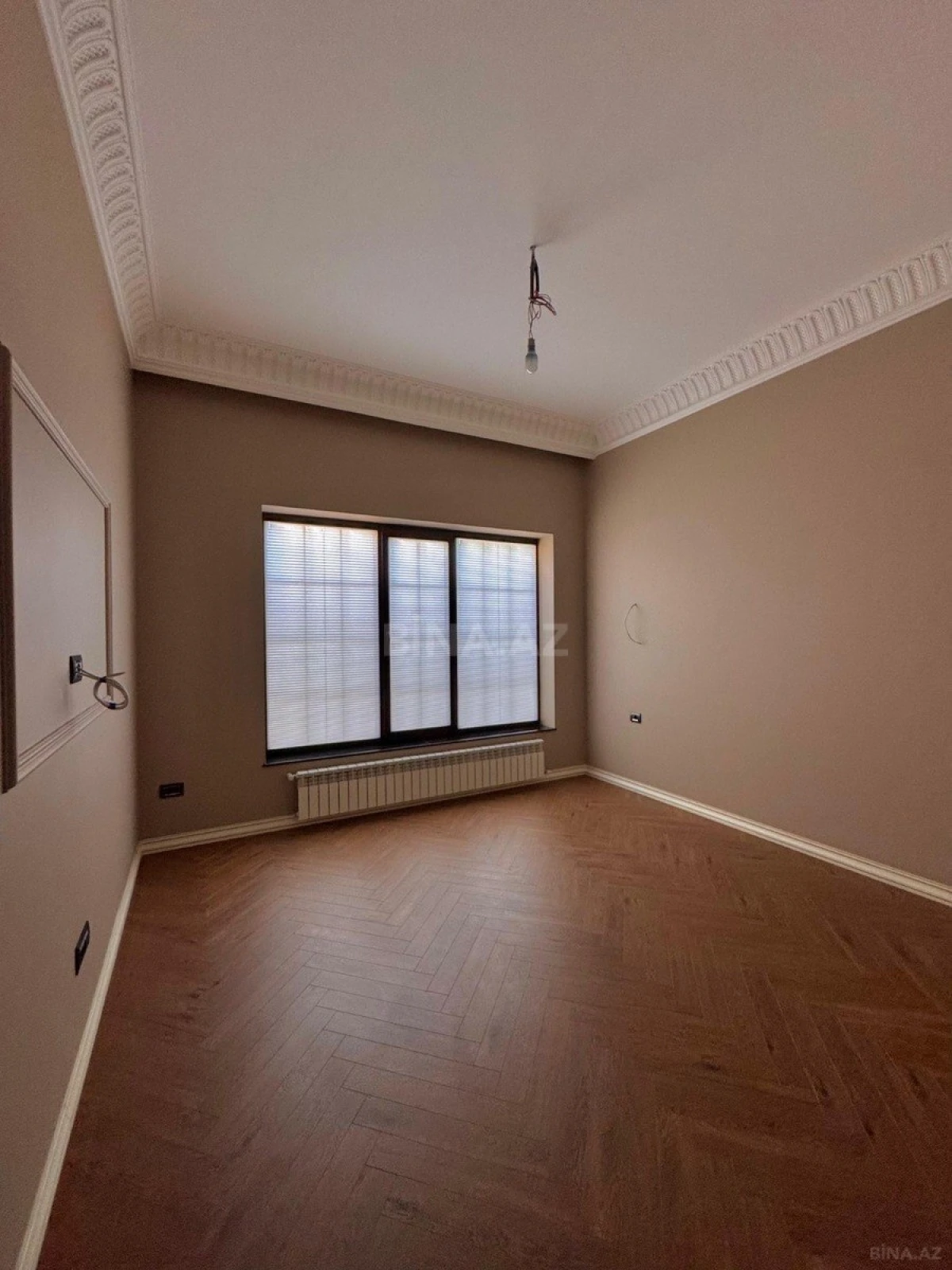 Satılır 4 otaqlı həyət evi 240 m²