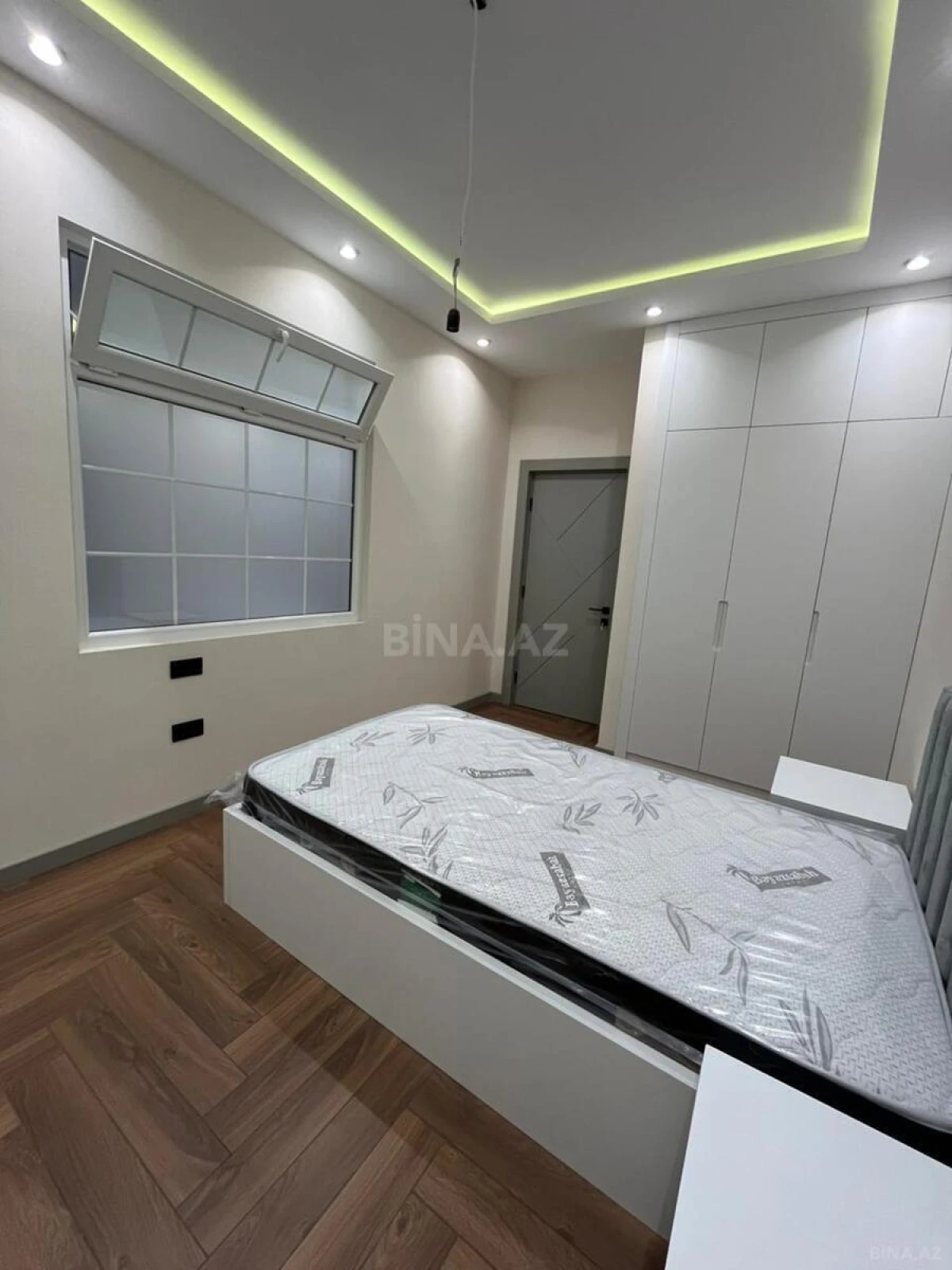 Satılır 4 otaqlı mənzil 145 m²