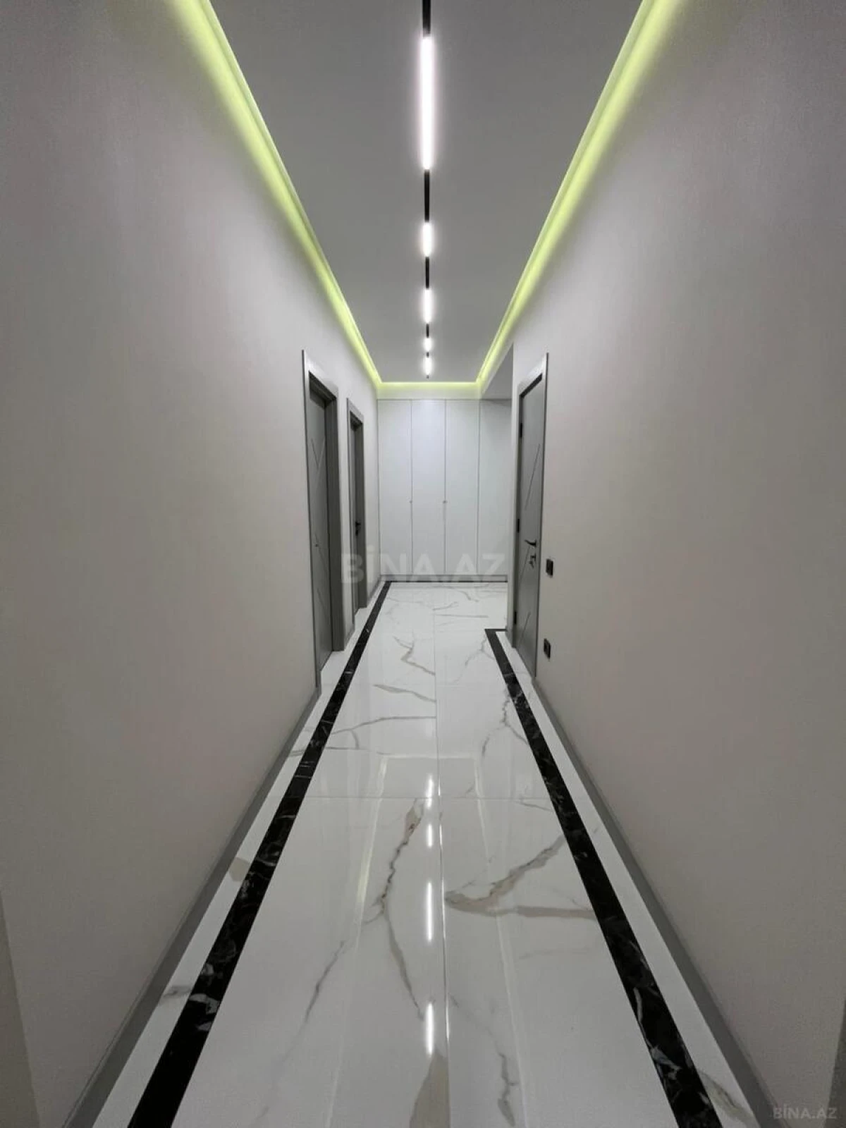 Satılır 4 otaqlı mənzil 145 m²