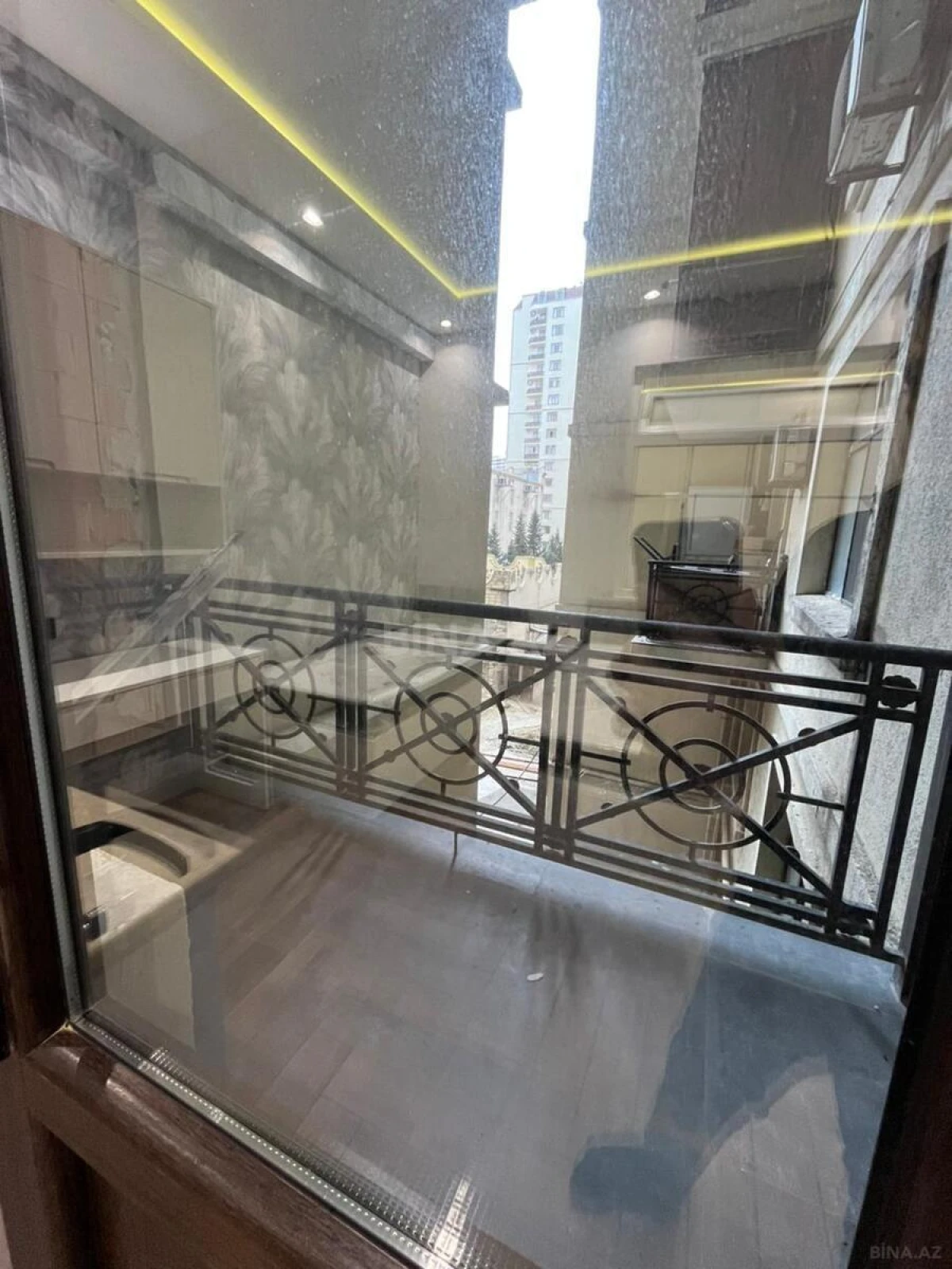 Satılır 4 otaqlı mənzil 145 m²