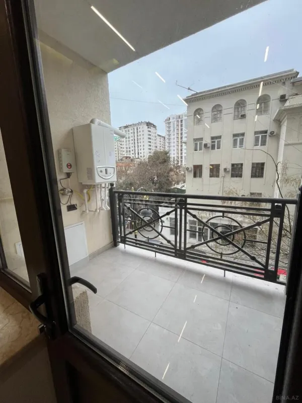 Satılır 4 otaqlı mənzil 145 m²