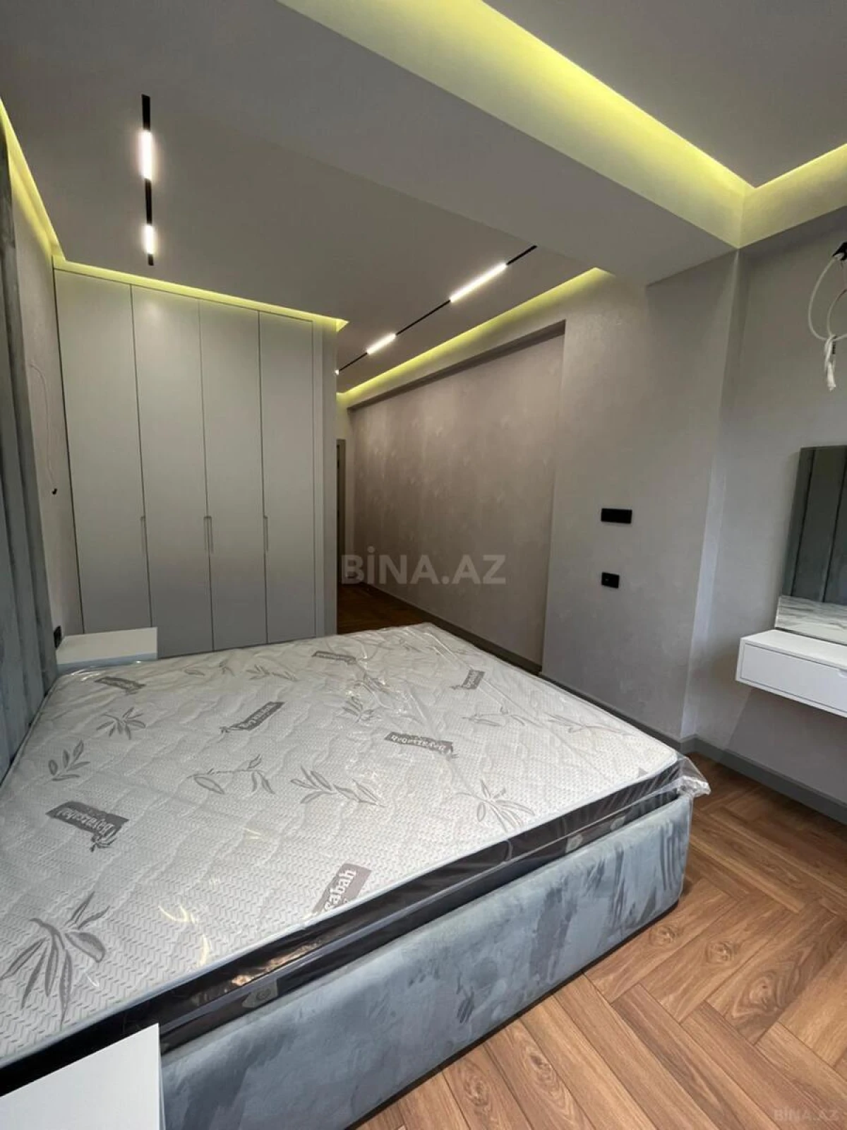 Satılır 4 otaqlı mənzil 145 m²