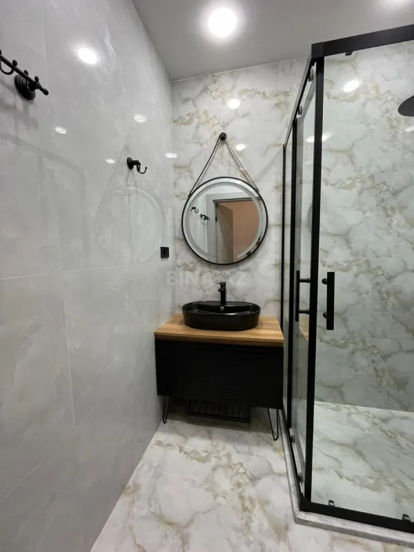 Satılır 4 otaqlı mənzil 145 m²