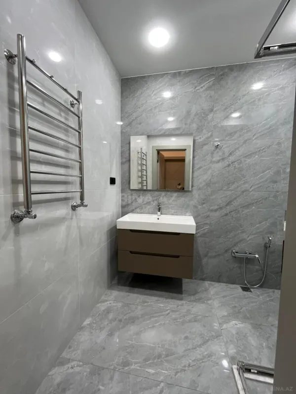 Satılır 4 otaqlı mənzil 145 m²