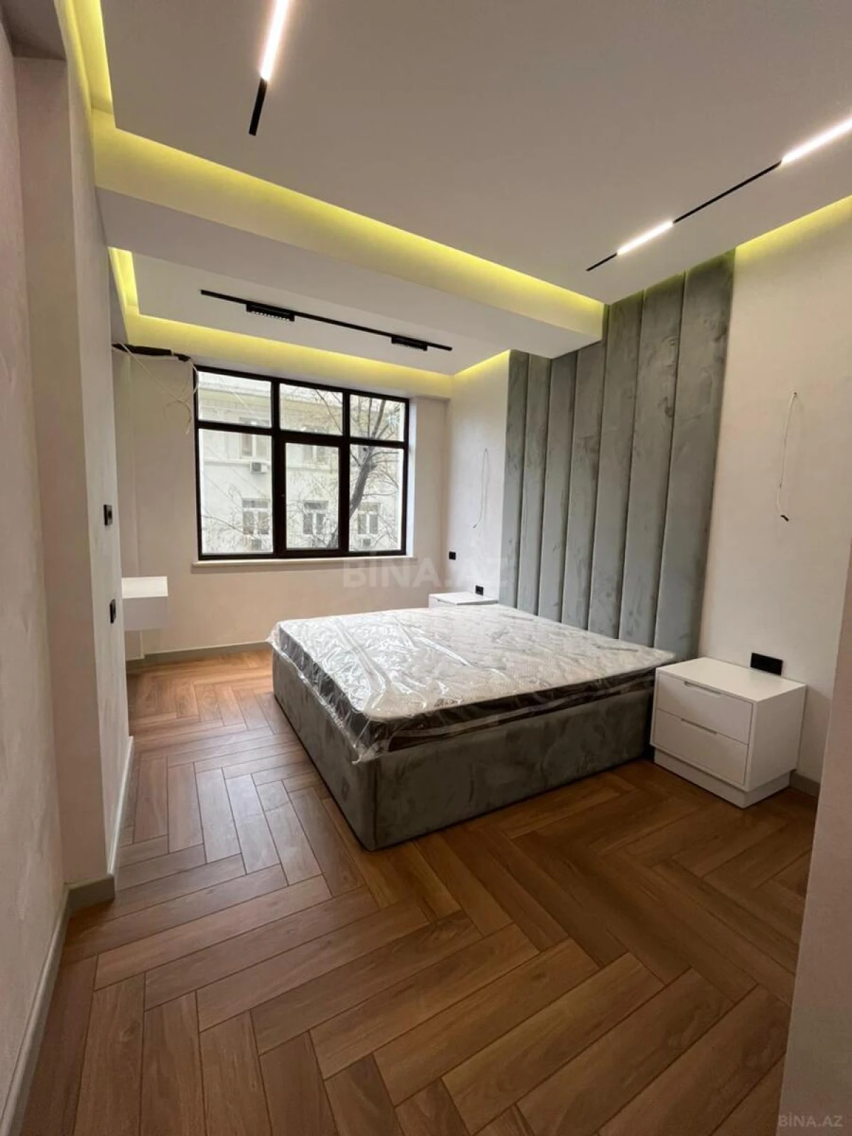 Satılır 4 otaqlı mənzil 145 m²