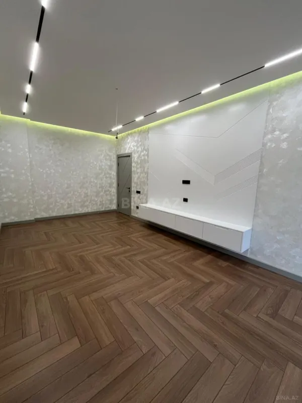 Satılır 4 otaqlı mənzil 145 m²