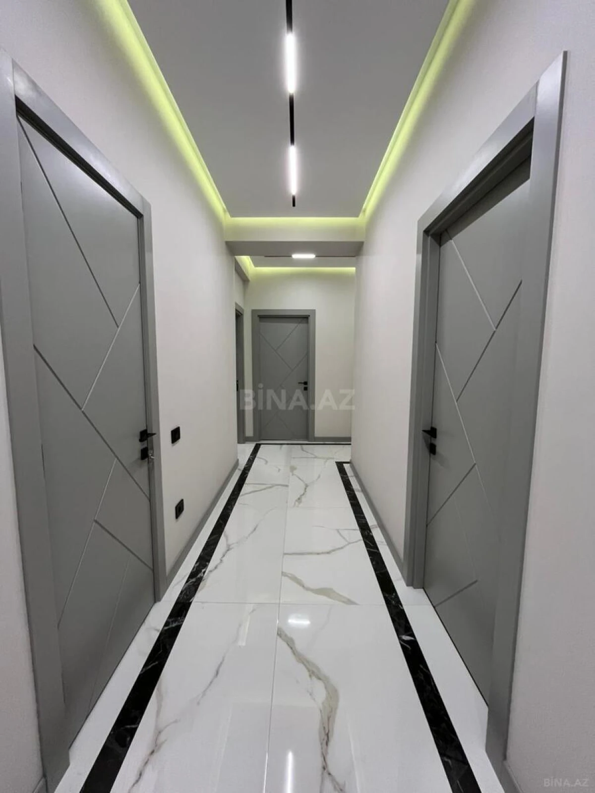 Satılır 4 otaqlı mənzil 145 m²
