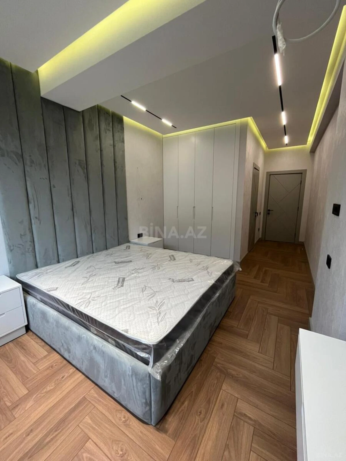 Satılır 4 otaqlı mənzil 145 m²