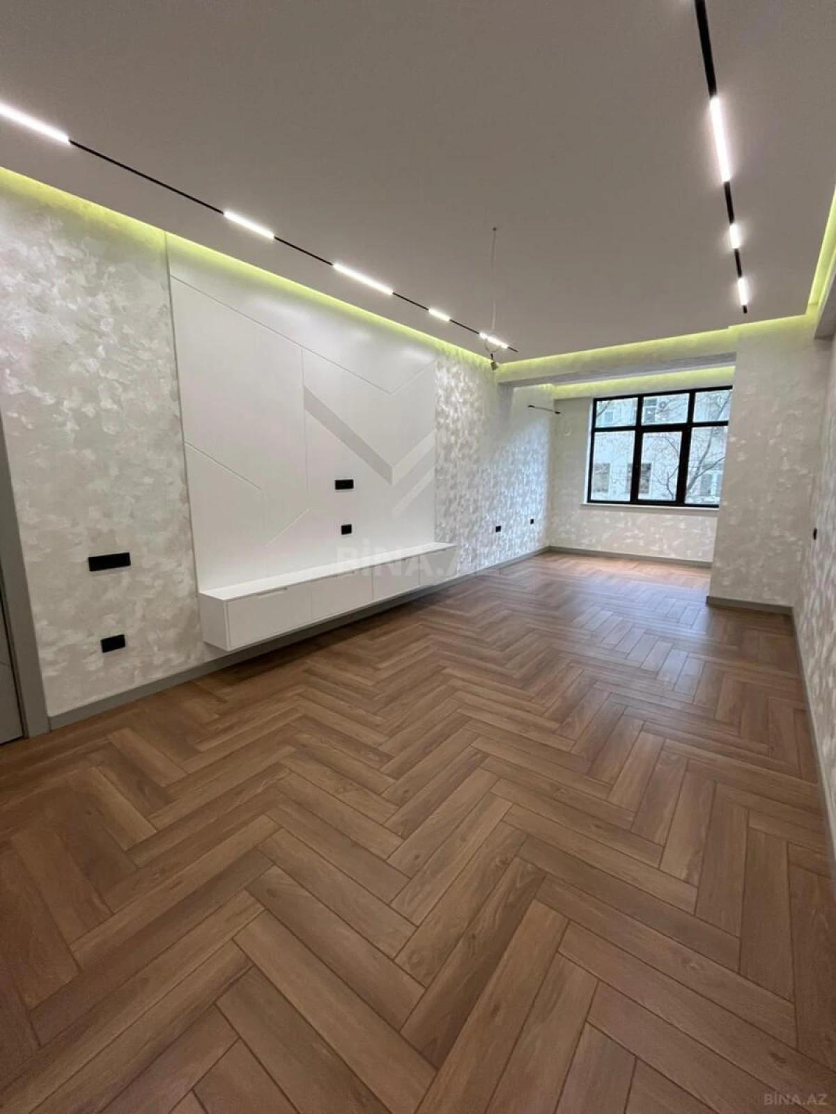 Satılır 4 otaqlı mənzil 145 m²