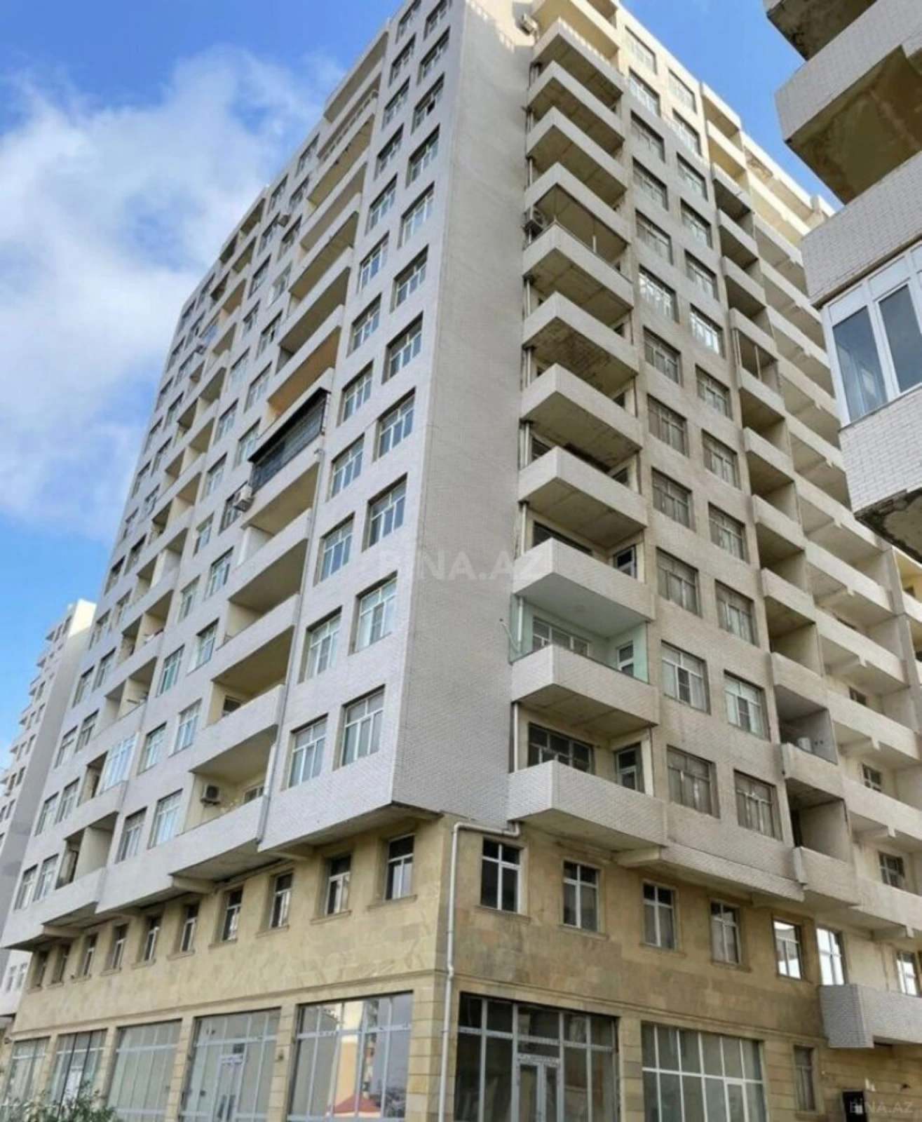 Satılır 3 otaqlı mənzil 154 m²
