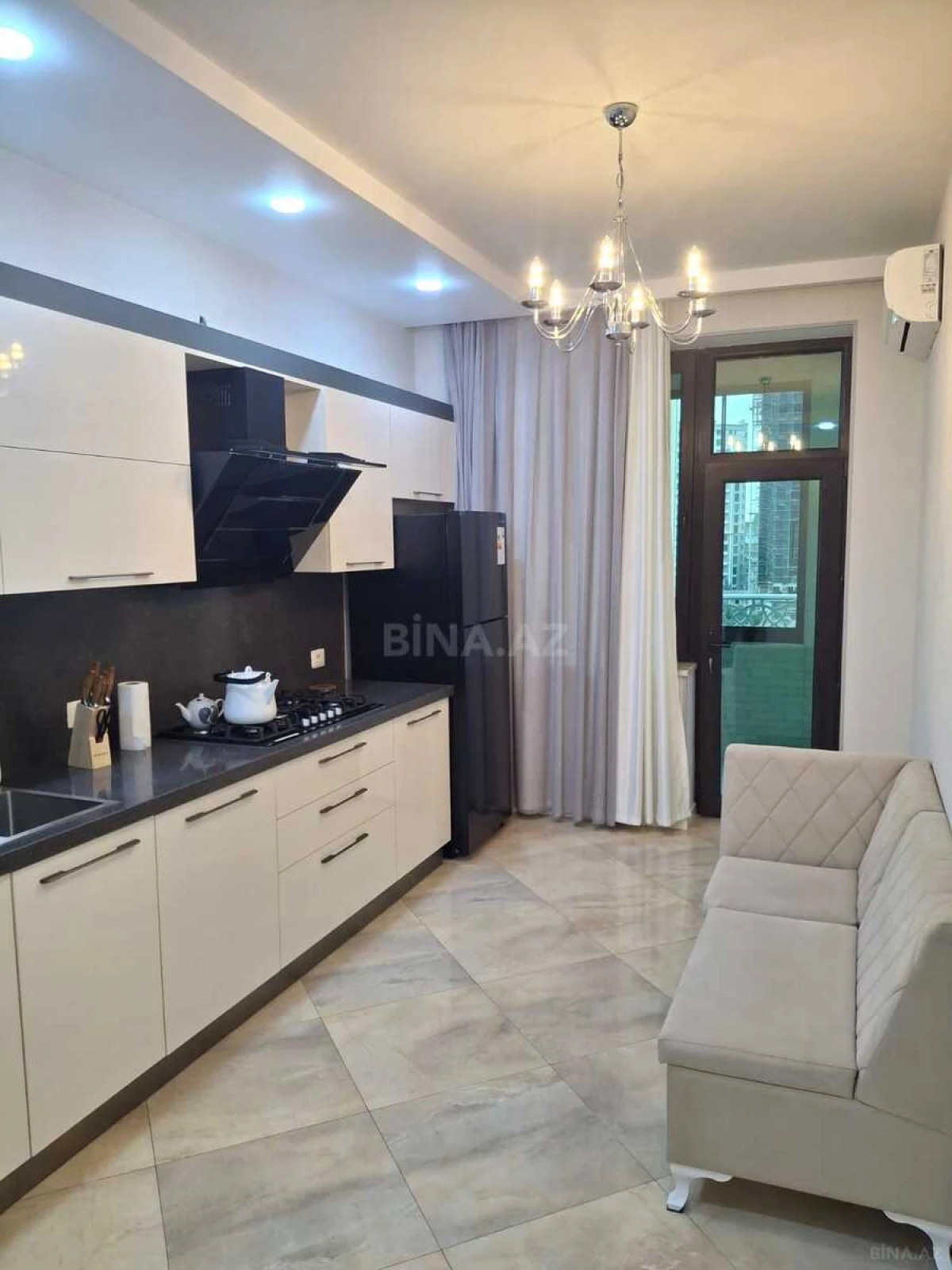 Kirayə verilir 3 otaqlı mənzil 140 m²