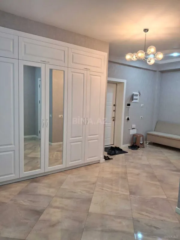 Kirayə verilir 3 otaqlı mənzil 140 m²