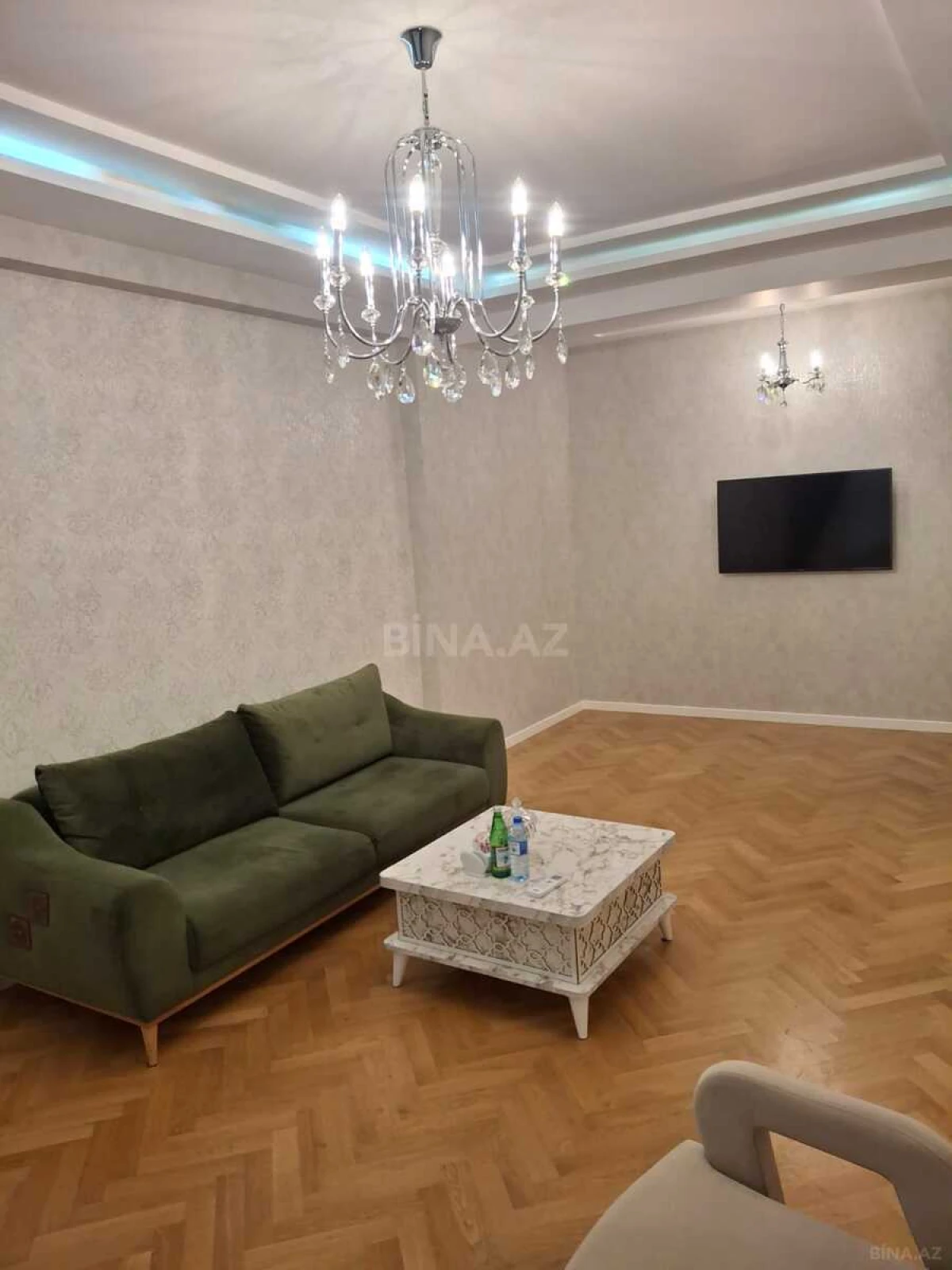 Kirayə verilir 3 otaqlı mənzil 140 m²