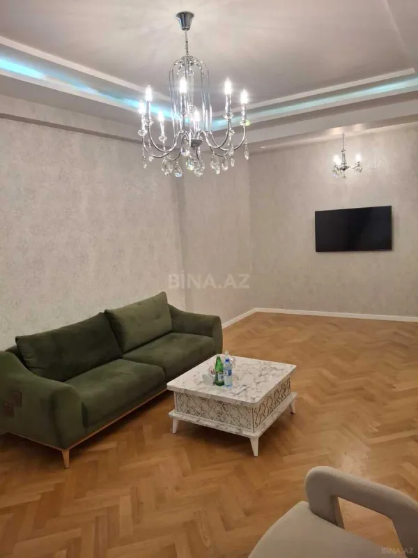Kirayə verilir 3 otaqlı mənzil 140 m²