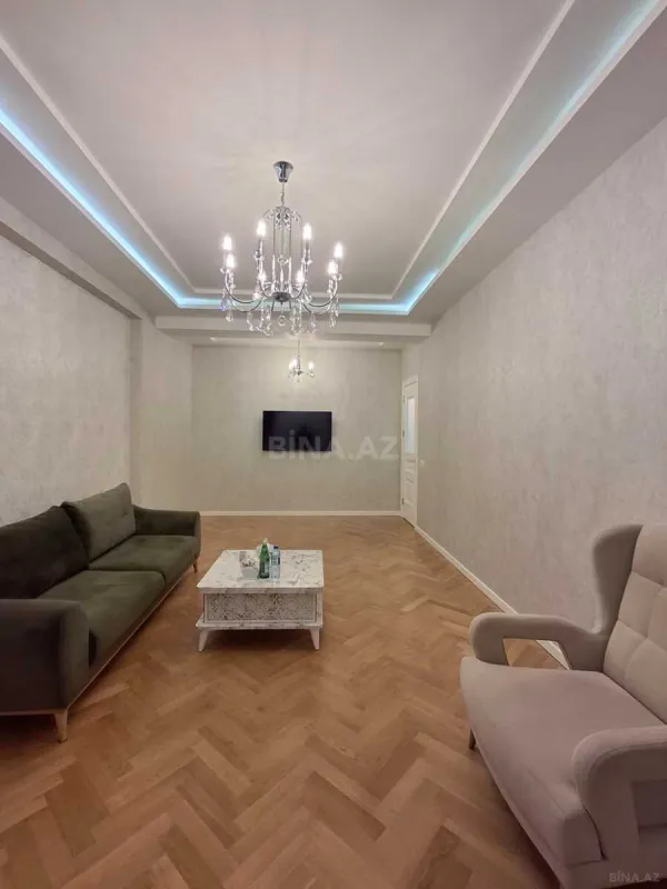 Kirayə verilir 3 otaqlı mənzil 140 m²