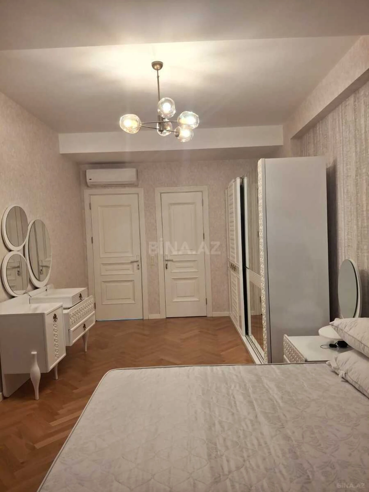Kirayə verilir 3 otaqlı mənzil 140 m²