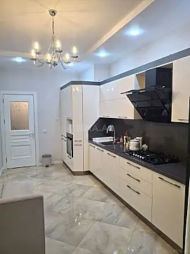 Kirayə verilir 3 otaqlı mənzil 140 m²