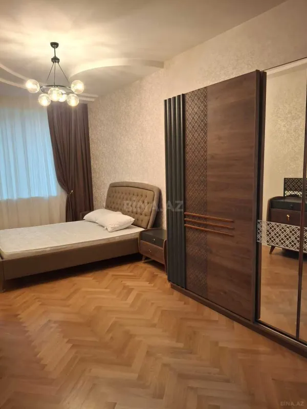 Kirayə verilir 3 otaqlı mənzil 140 m²