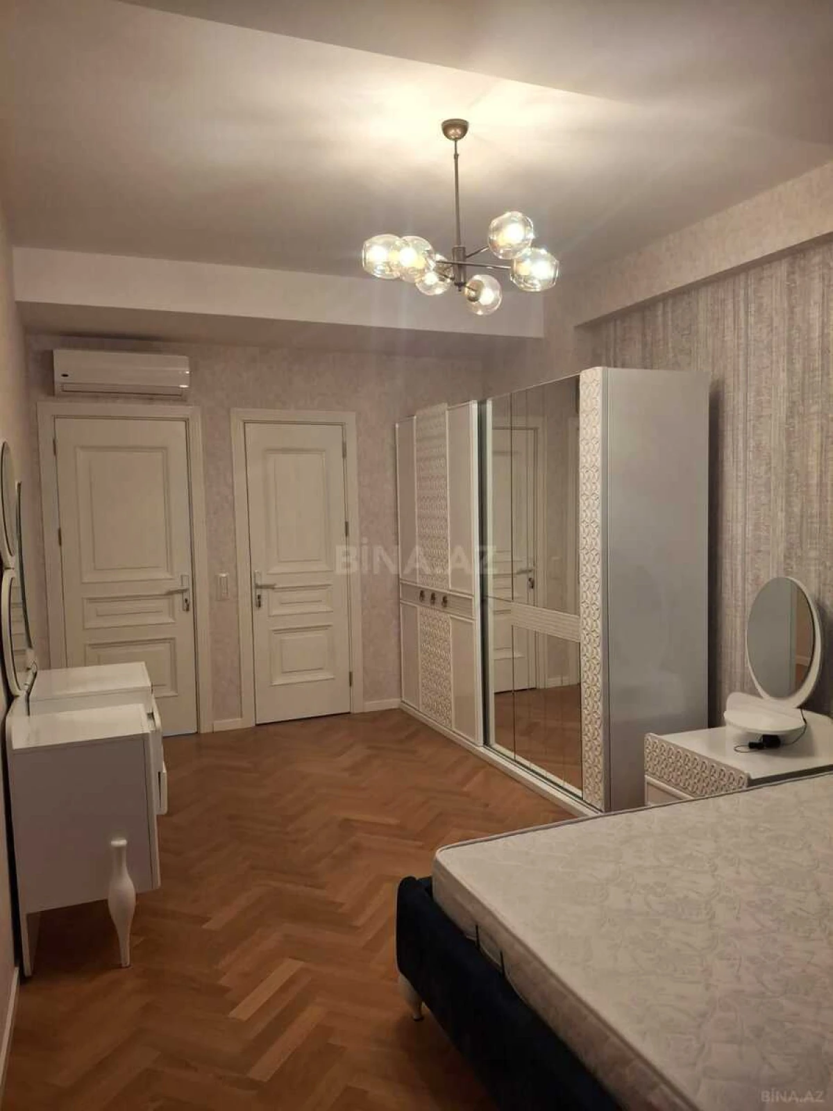 Kirayə verilir 3 otaqlı mənzil 140 m²