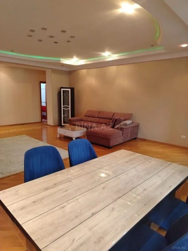 Kirayə verilir 3 otaqlı mənzil 165 m²