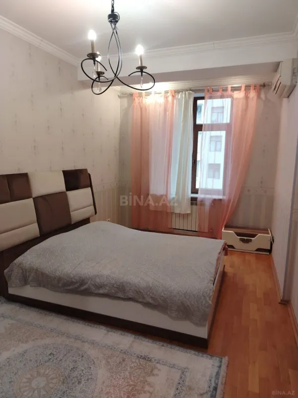 Kirayə verilir 3 otaqlı mənzil 165 m²