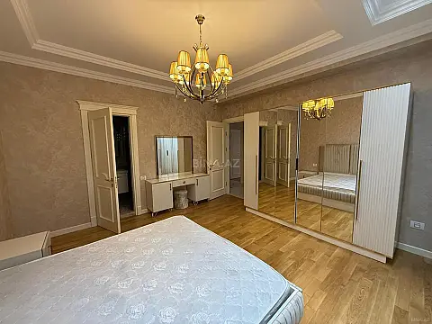 Satılır 4 otaqlı mənzil 185 m²