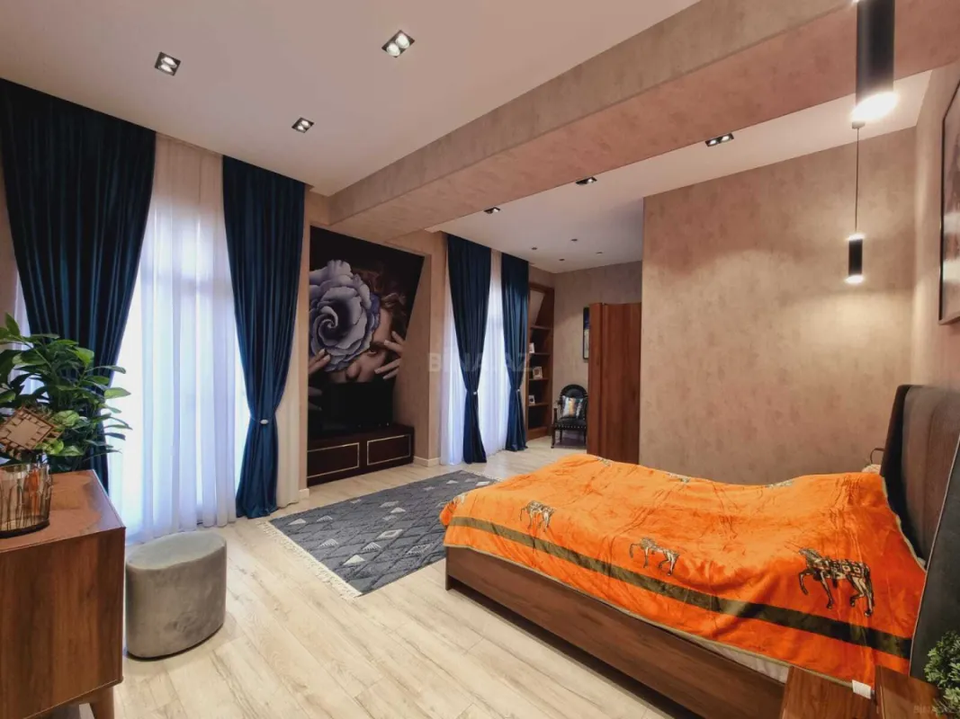 Kirayə verilir 2 otaqlı mənzil 110 m²