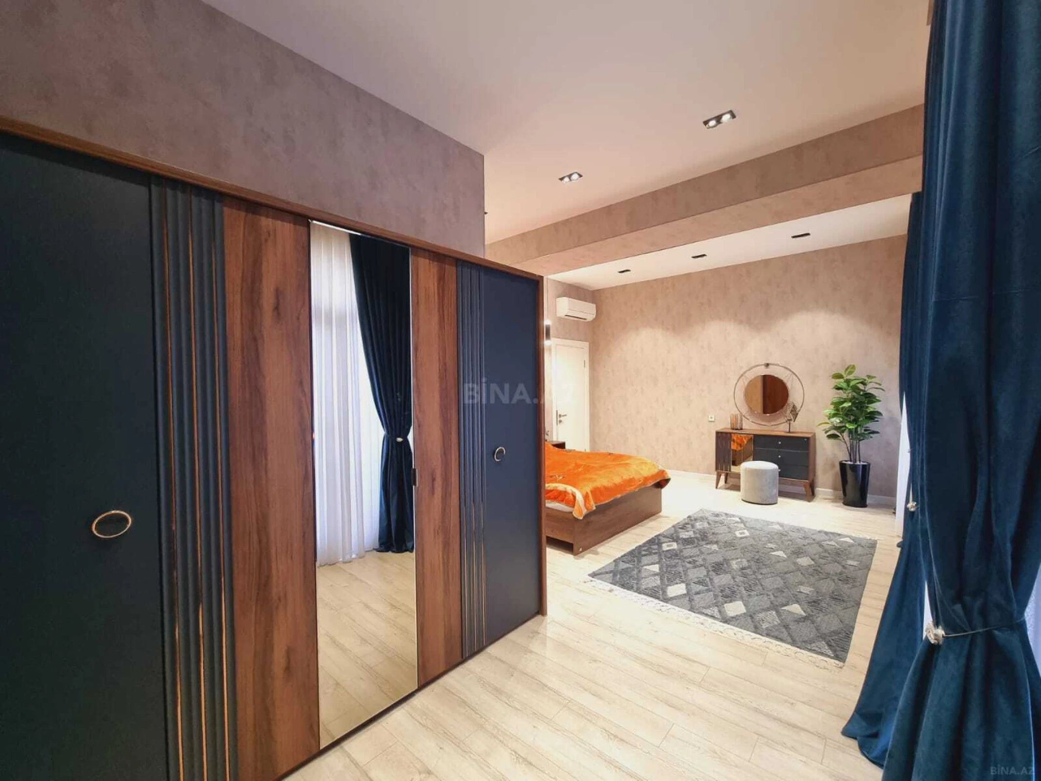 Kirayə verilir 2 otaqlı mənzil 110 m²