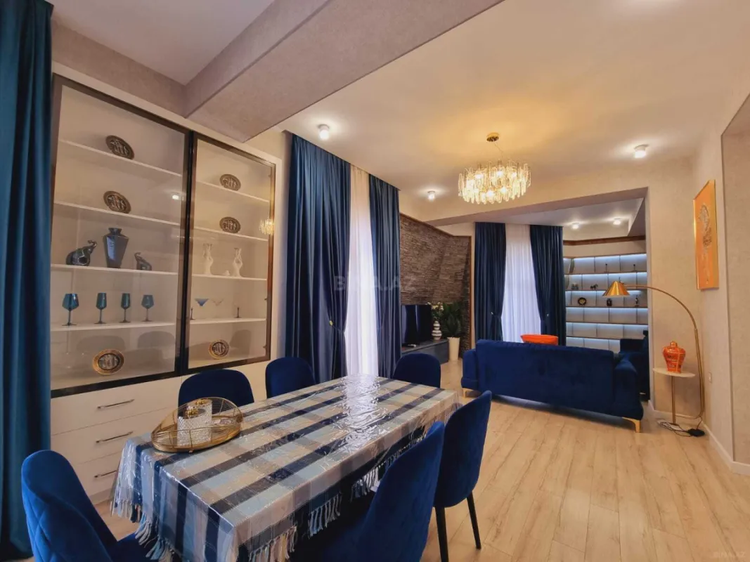 Kirayə verilir 2 otaqlı mənzil 110 m²