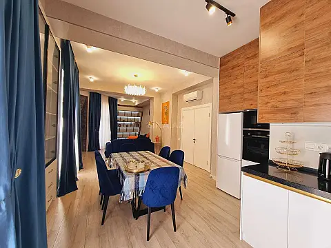Kirayə verilir 2 otaqlı mənzil 110 m²