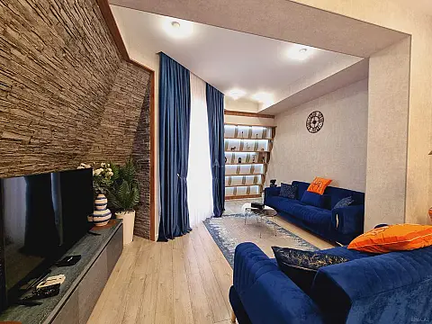 Kirayə verilir 2 otaqlı mənzil 110 m²