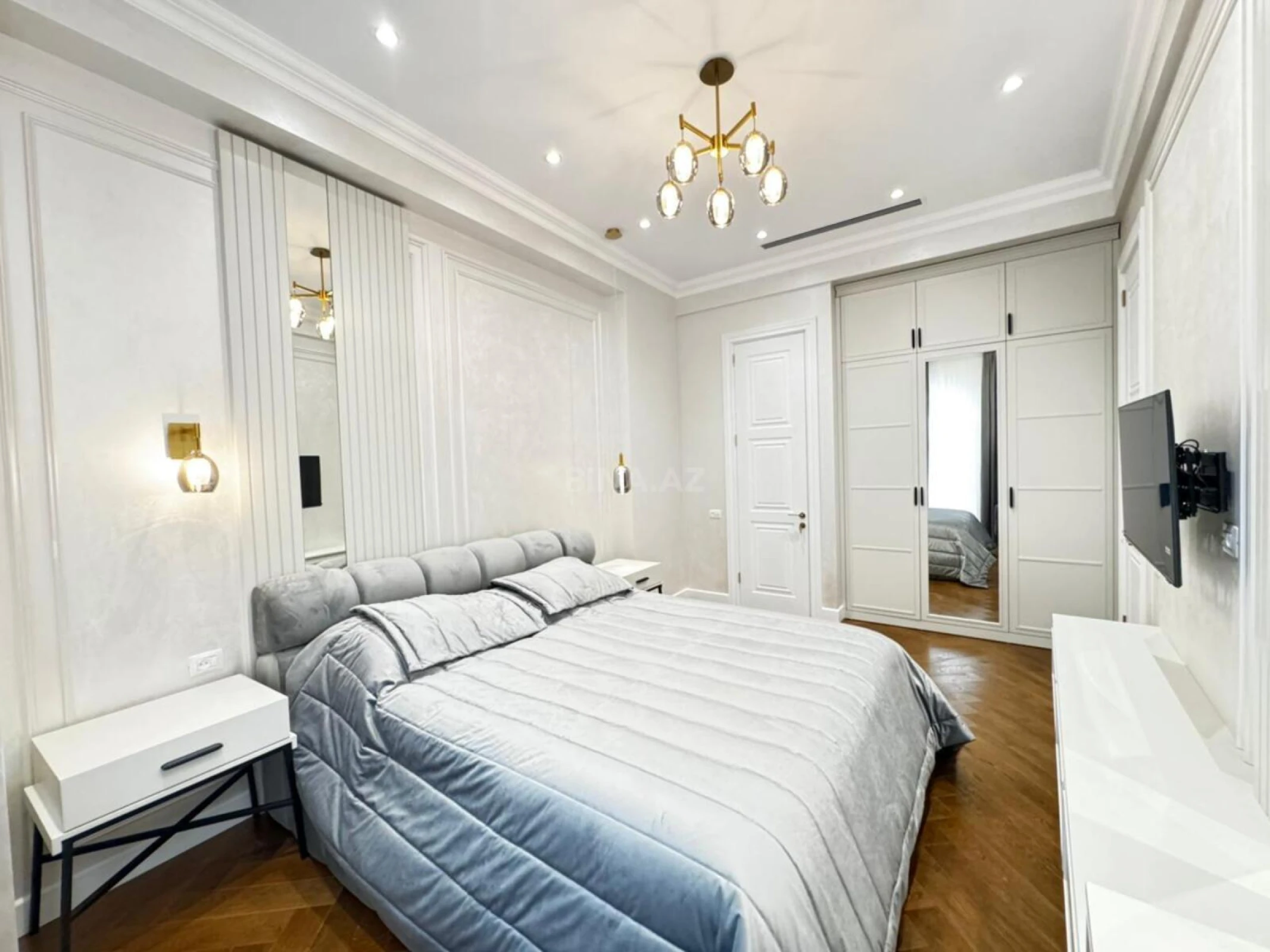 Kirayə verilir 4 otaqlı mənzil 160 m²