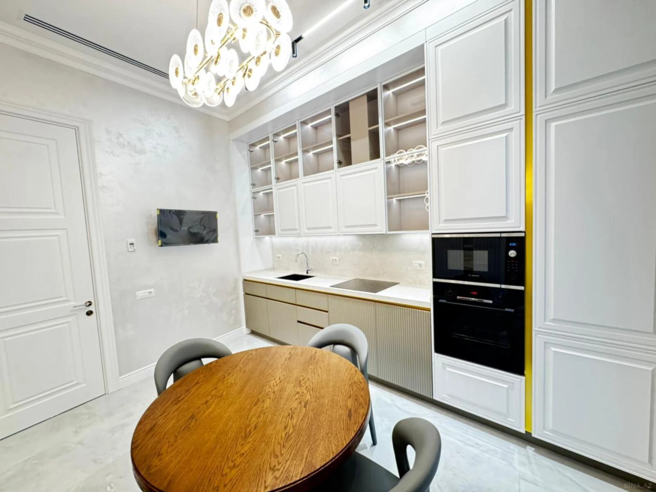 Kirayə verilir 4 otaqlı mənzil 160 m²