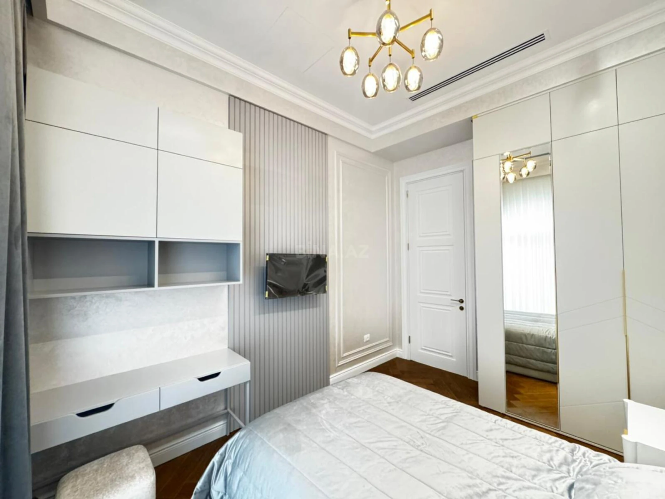 Kirayə verilir 4 otaqlı mənzil 160 m²