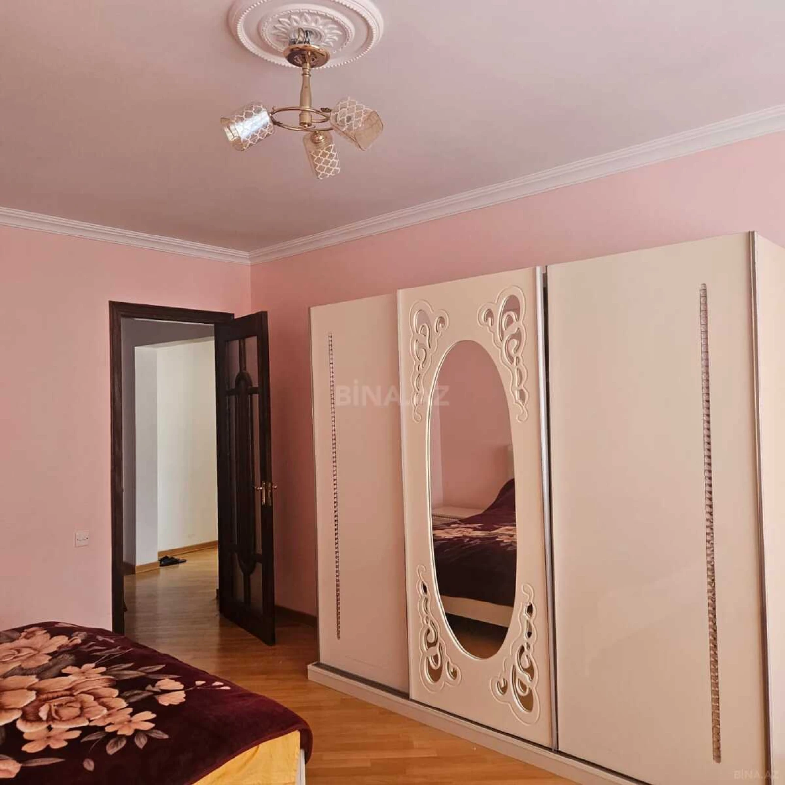 Satılır 3 otaqlı mənzil 107 m²