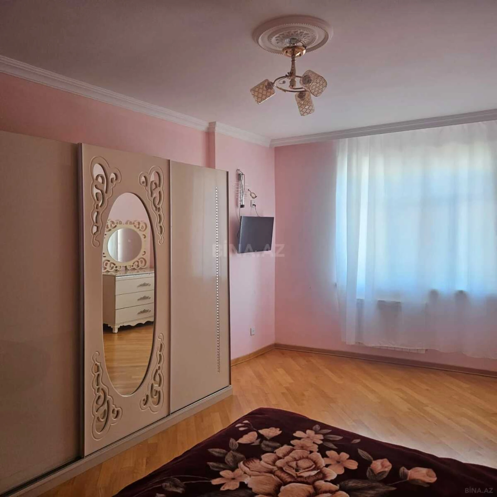 Satılır 3 otaqlı mənzil 107 m²