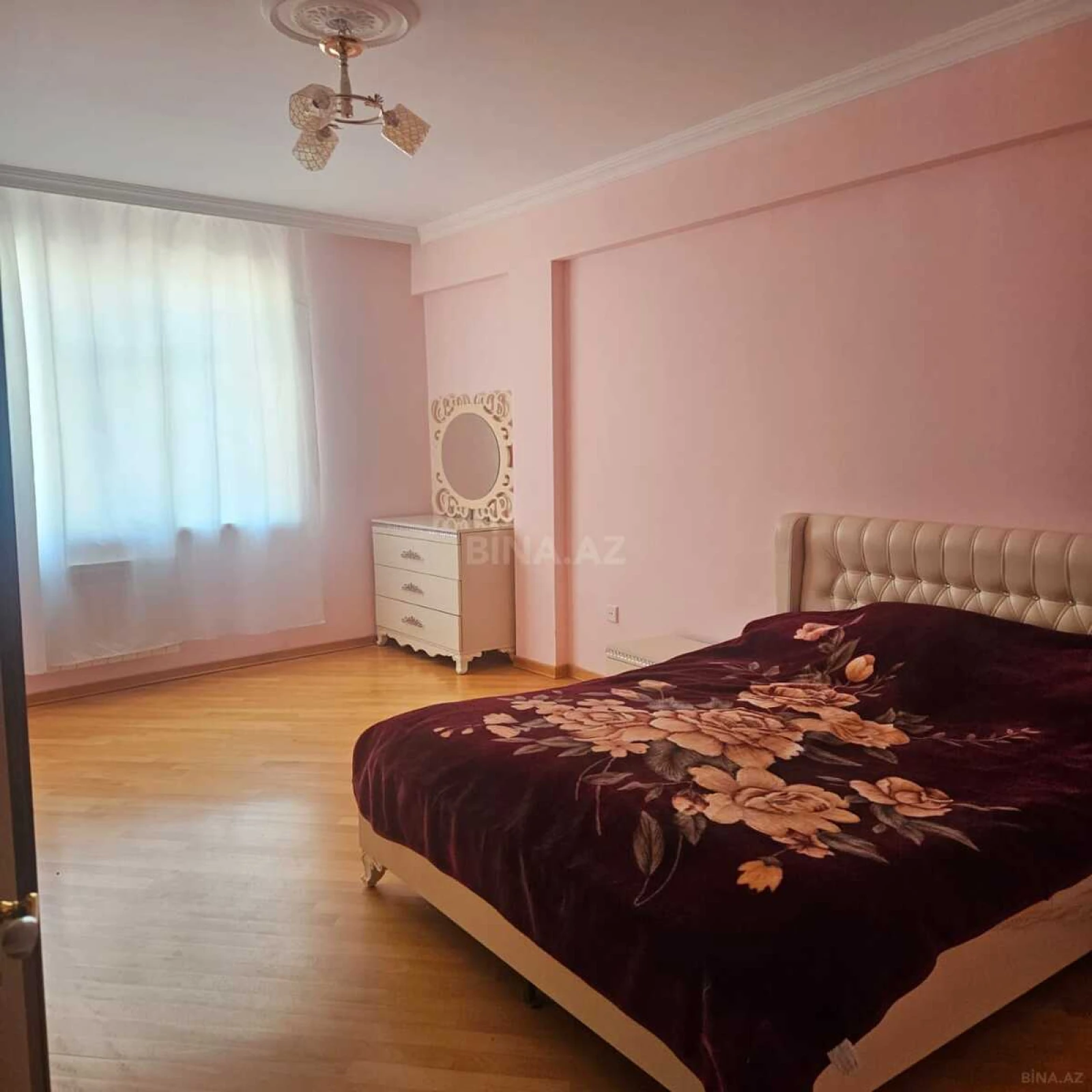 Satılır 3 otaqlı mənzil 107 m²