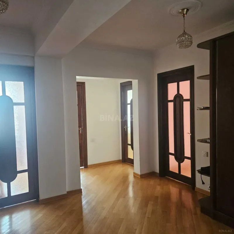 Satılır 3 otaqlı mənzil 107 m²