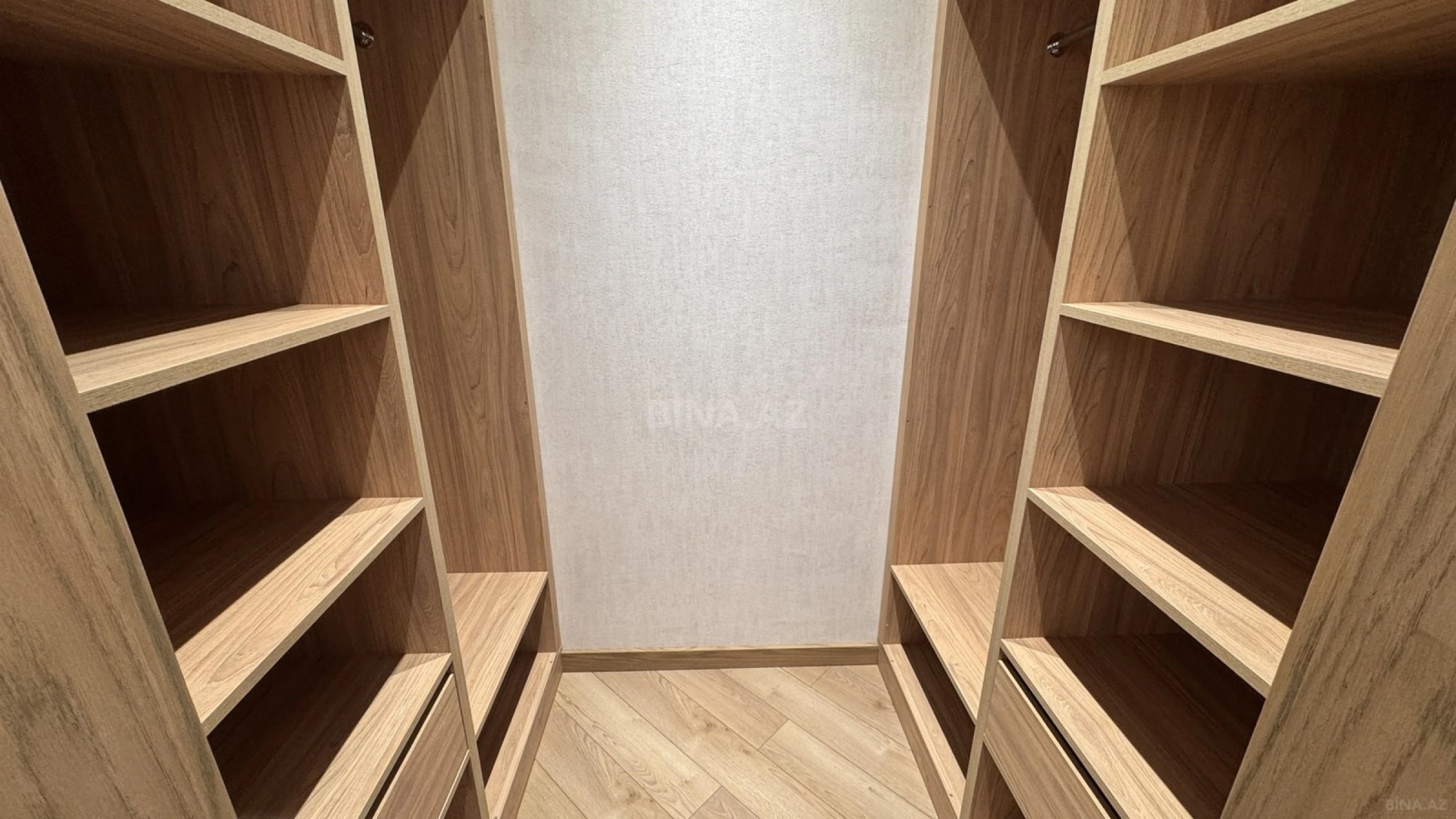 Satılır 5 otaqlı həyət evi 250 m²