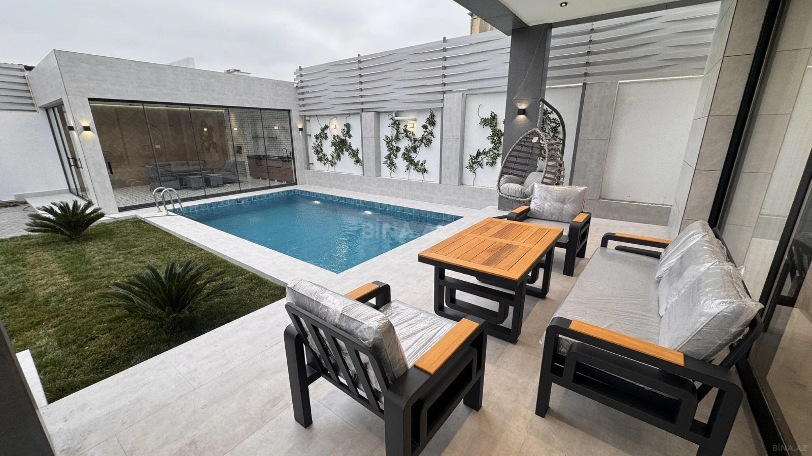 Satılır 5 otaqlı həyət evi 250 m²