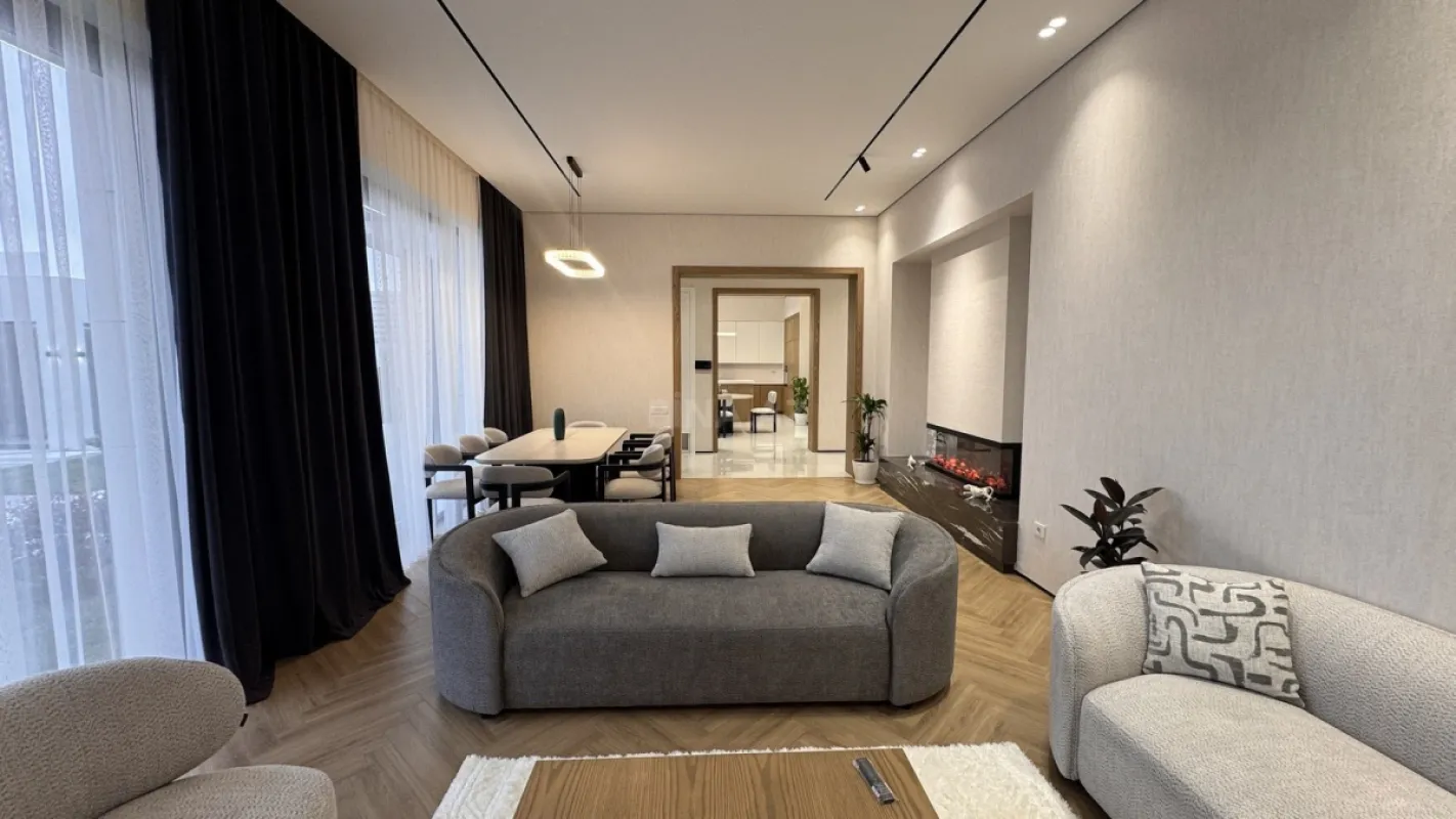 Satılır 5 otaqlı həyət evi 250 m²