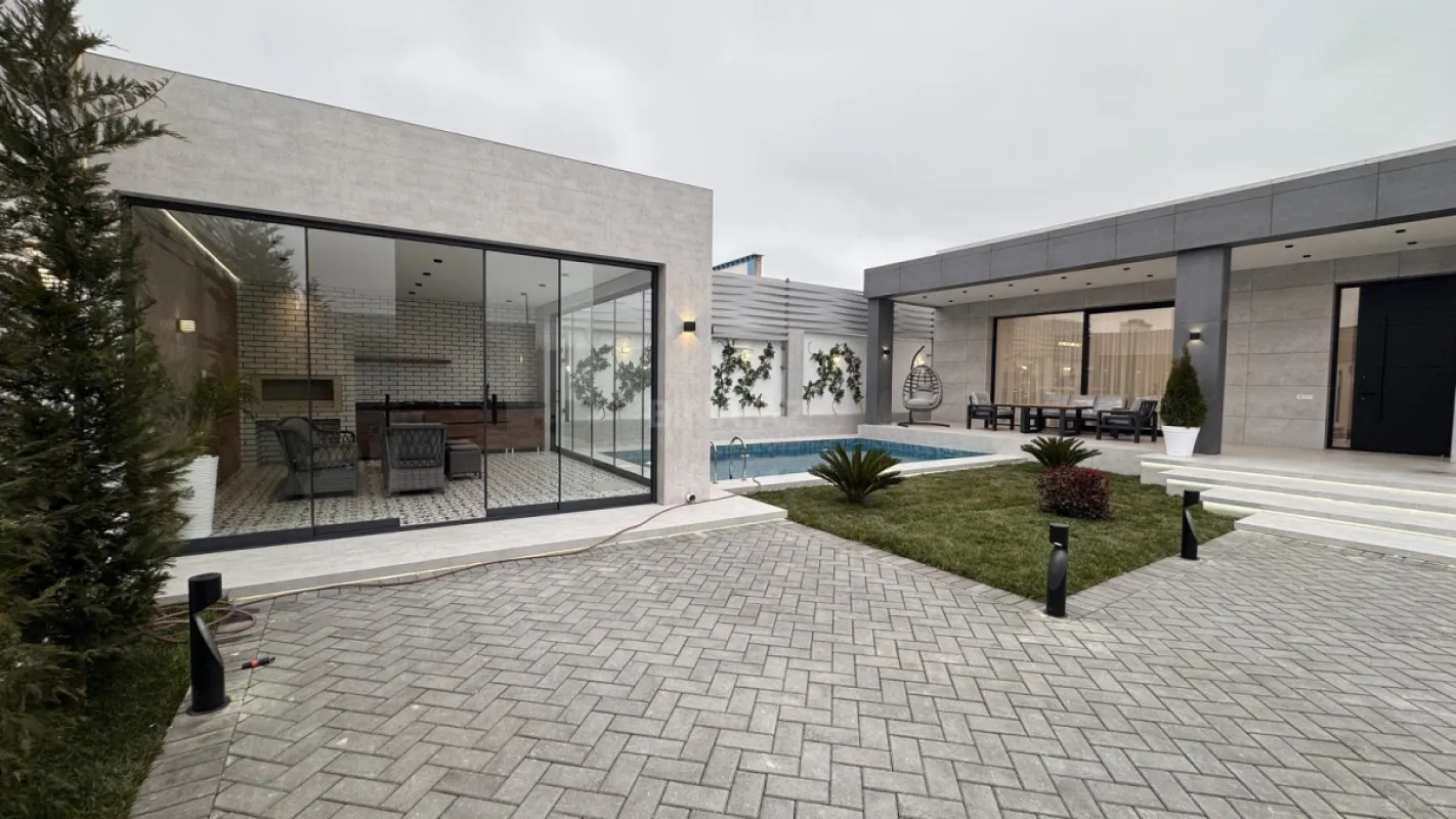 Satılır 5 otaqlı həyət evi 250 m²