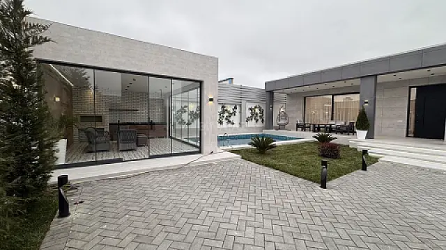 Satılır 5 otaqlı həyət evi 250 m²