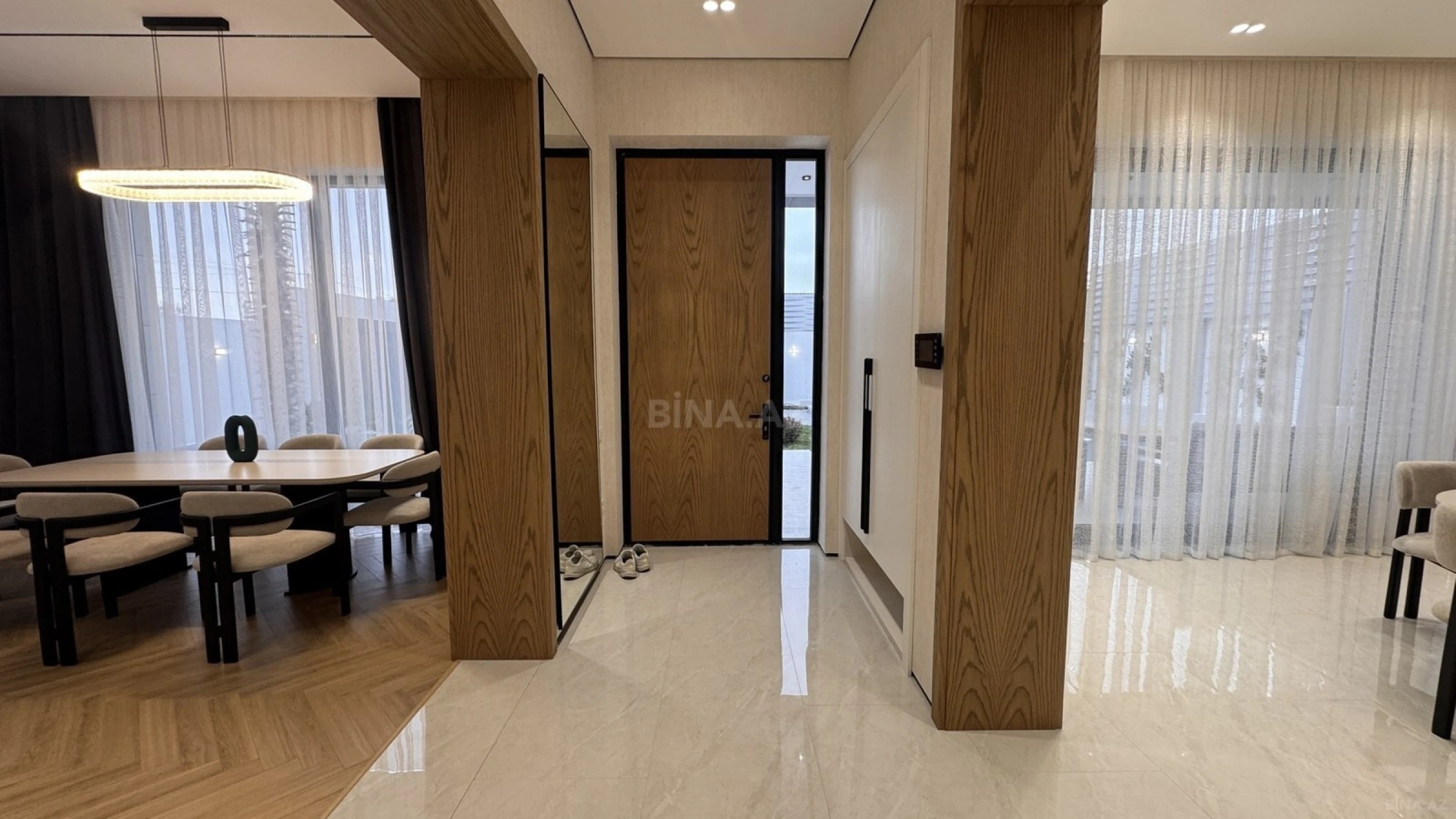 Satılır 5 otaqlı həyət evi 250 m²