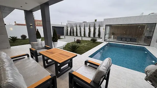 Satılır 5 otaqlı həyət evi 250 m²