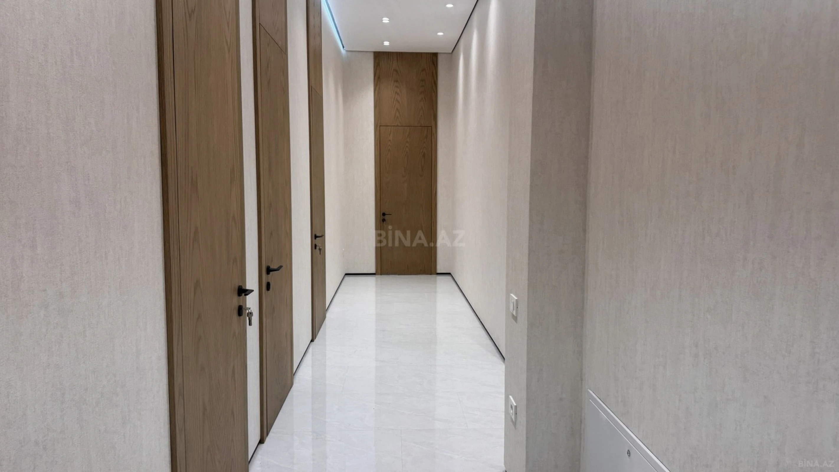 Satılır 5 otaqlı həyət evi 250 m²