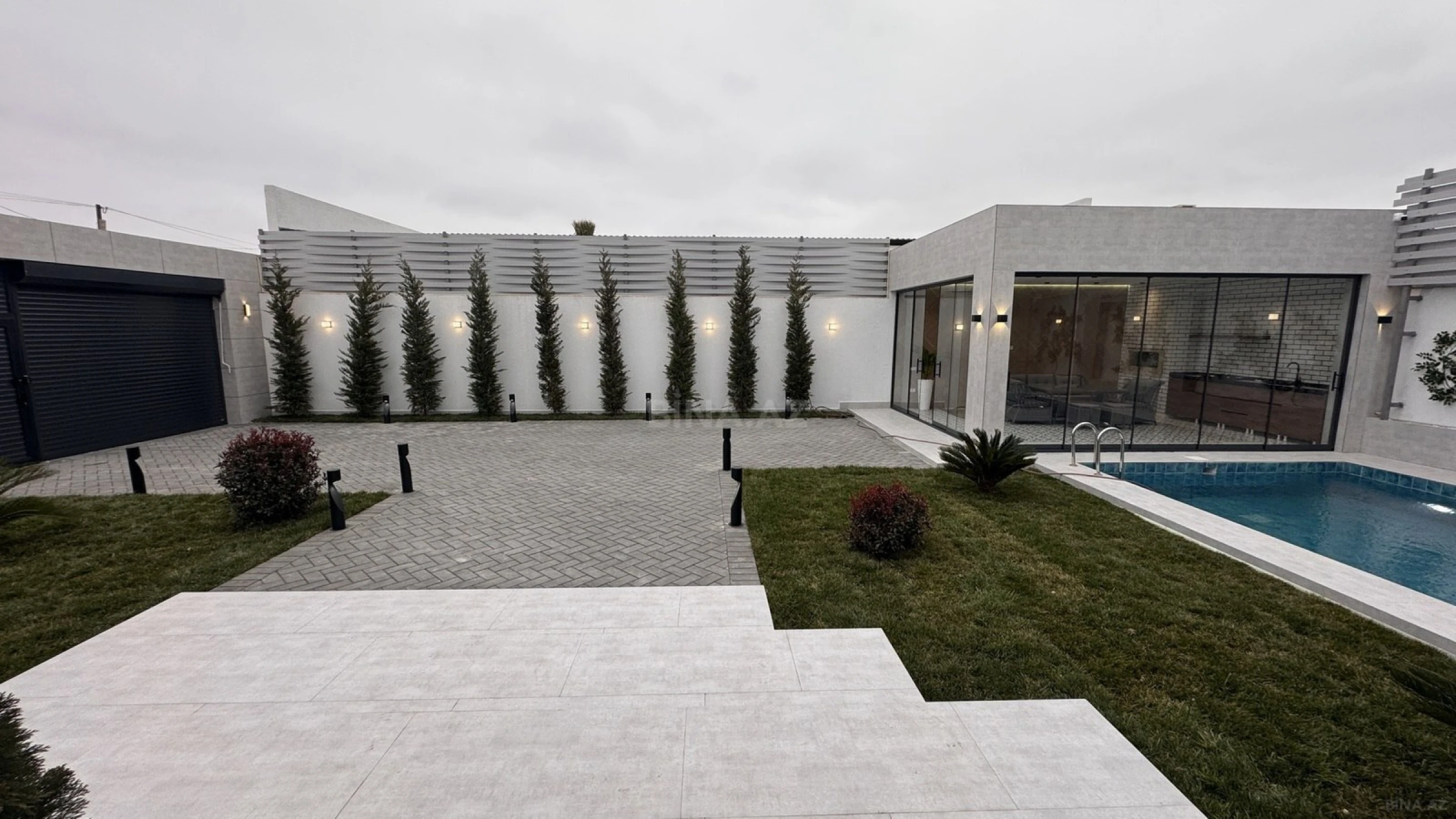 Satılır 5 otaqlı həyət evi 250 m²